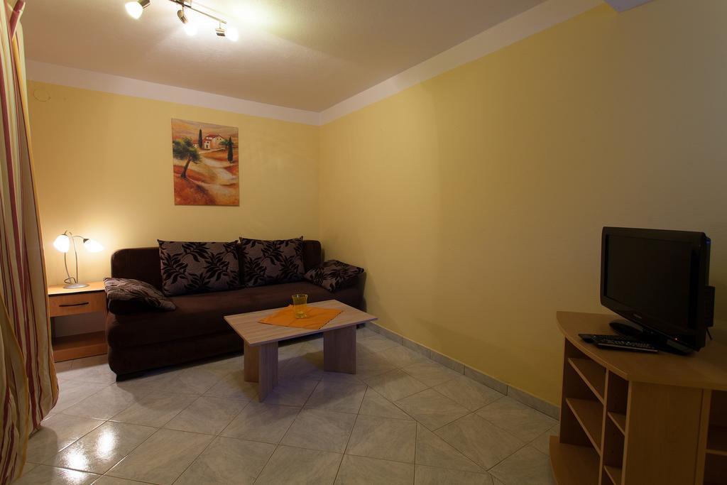 Villa Mir Polje  Extérieur photo